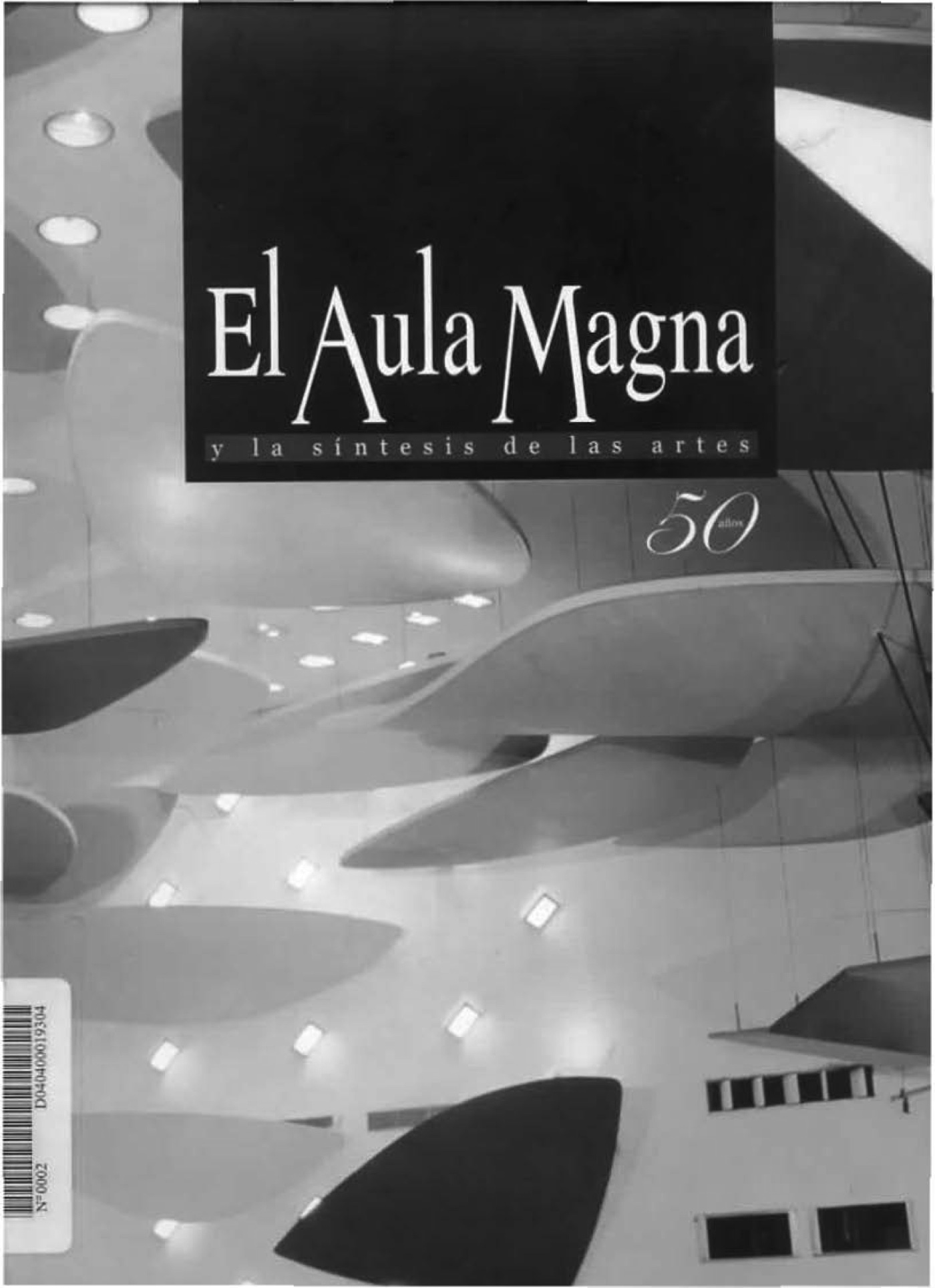 Vista exterior del Aula Magna con su volumen curvo característico