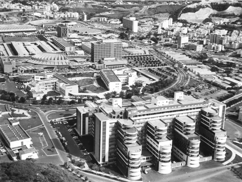 Vista aérea de la Ciudad Universitaria de Caracas, con el Aula Magna, el hospital y la trama del campus
