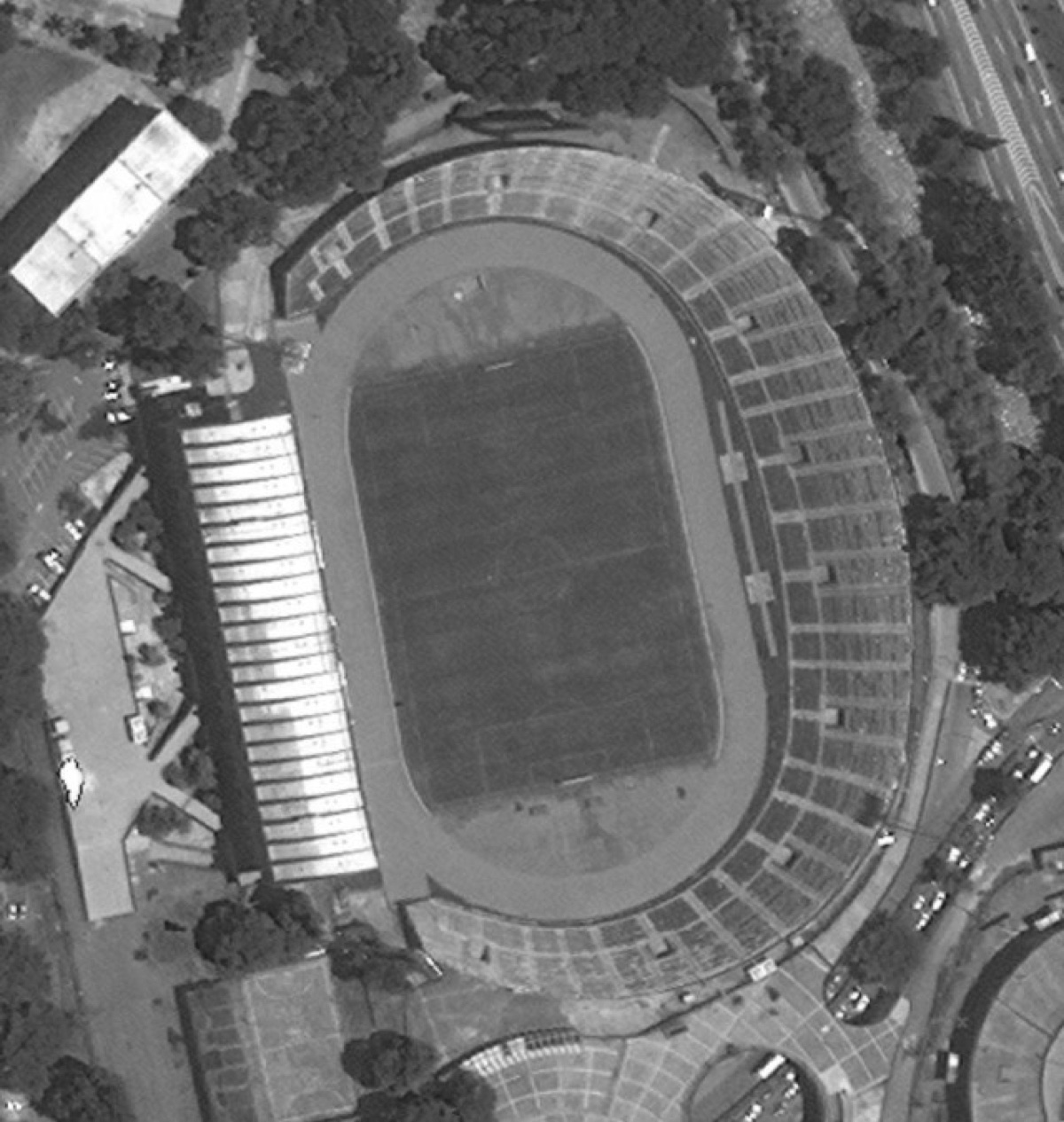 Vista aérea del Estadio Olímpico como testimonio del campus heredado